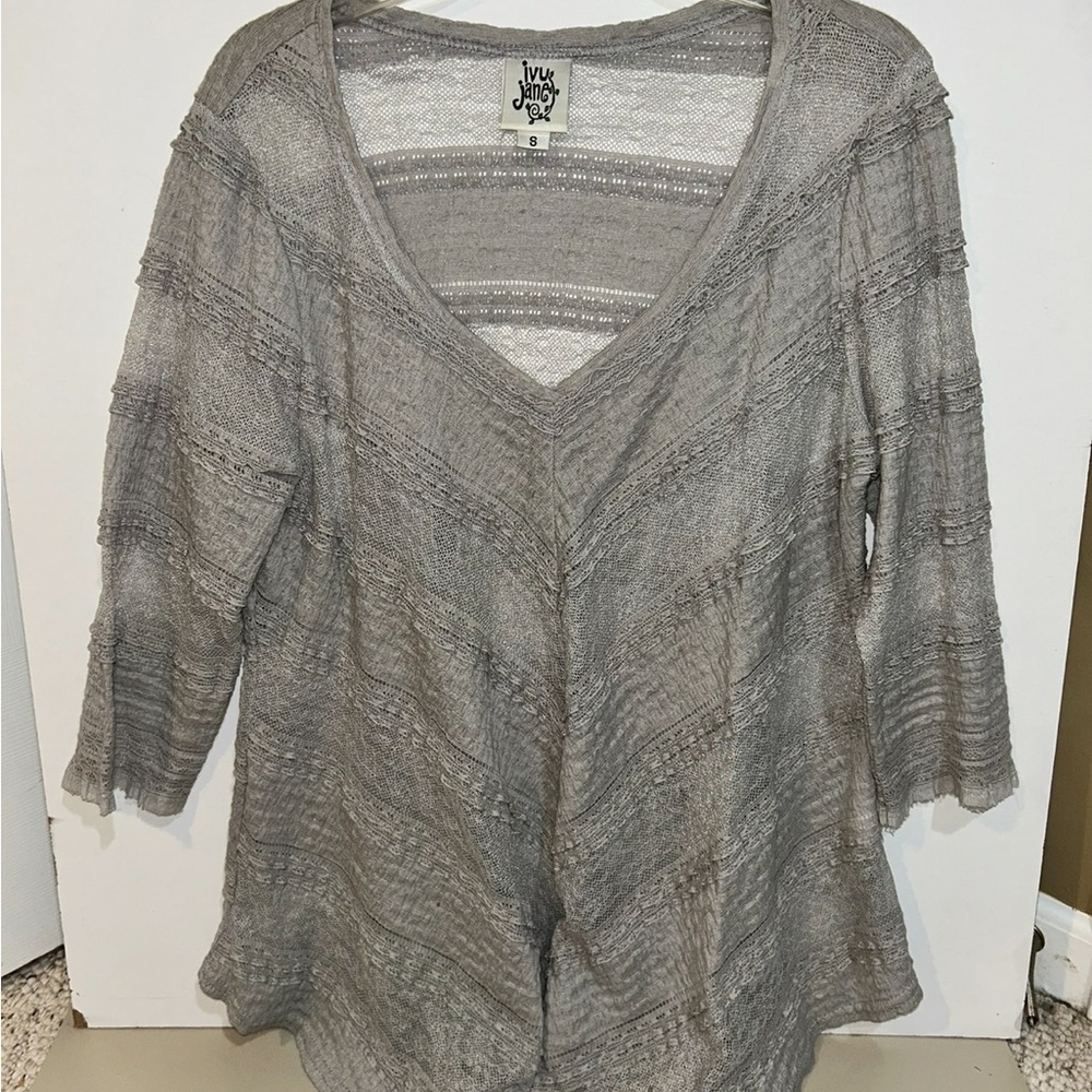 Ivory Jay Gray Knit top size small
